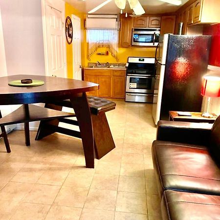 Large 3-Bedrooms/2-Bath Apt, One Block To Train Nowy Jork Zewnętrze zdjęcie