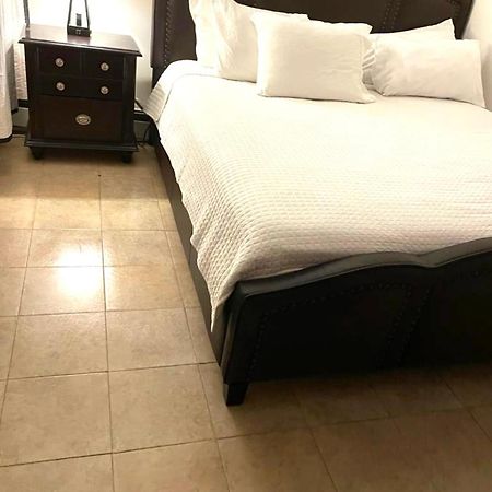 Large 3-Bedrooms/2-Bath Apt, One Block To Train Nowy Jork Zewnętrze zdjęcie