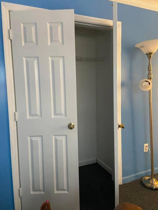 Large 3-Bedrooms/2-Bath Apt, One Block To Train Nowy Jork Zewnętrze zdjęcie