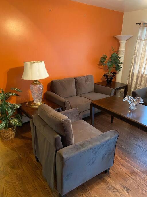Large 3-Bedrooms/2-Bath Apt, One Block To Train Nowy Jork Zewnętrze zdjęcie