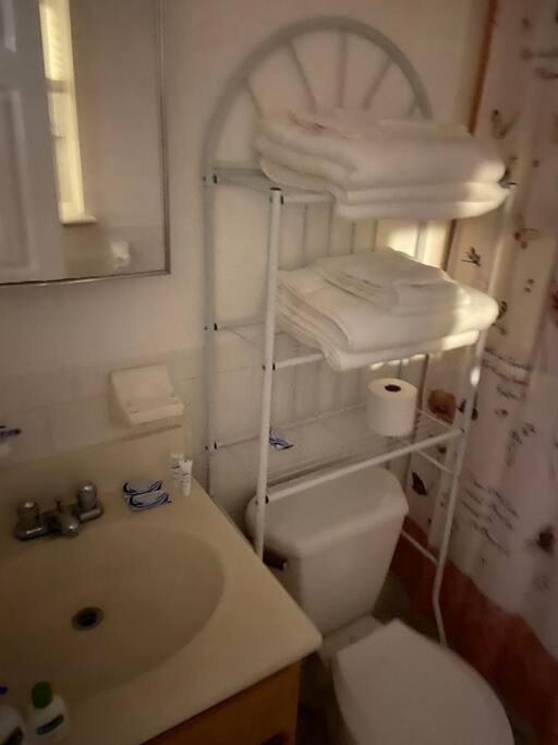 Large 3-Bedrooms/2-Bath Apt, One Block To Train Nowy Jork Zewnętrze zdjęcie